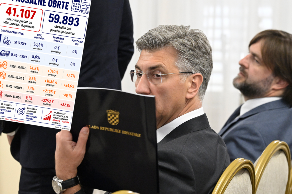 <p>Andrej Plenković i Tomislav Ćorić kažu da će pau&scaron;alci&nbsp; i dalje imati povoljniji tretman</p>
