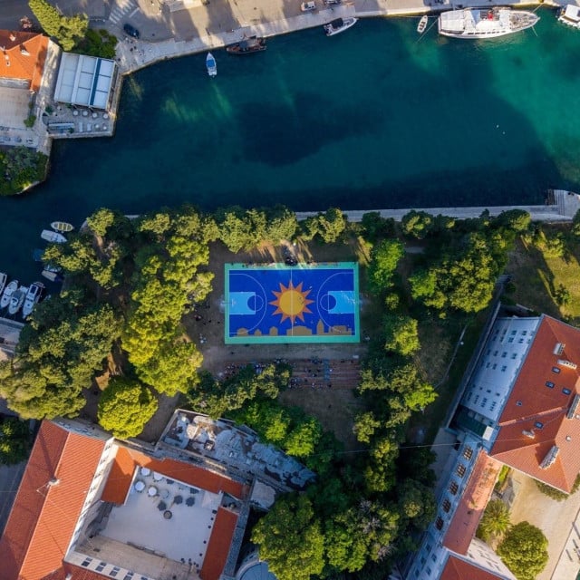 <p>Kapetanski park uređen u ko&scaron;arka&scaron;ko igrali&scaron;te</p>