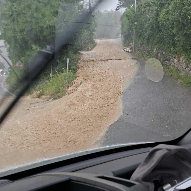 <p>Rijeka je potekla s brda Perun&nbsp;</p>