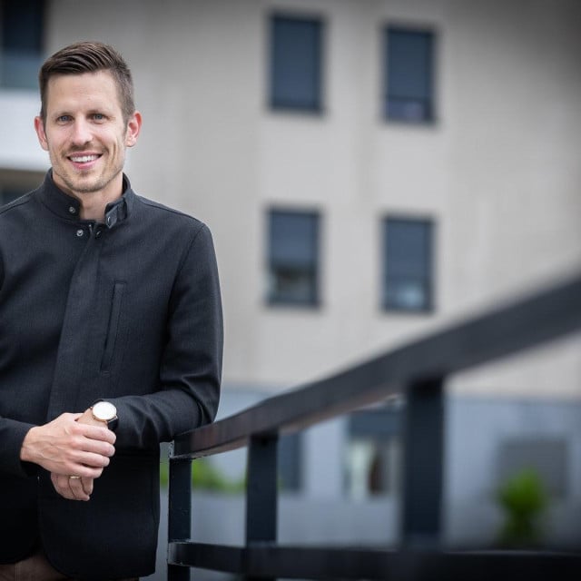 <p>Mentalni trener Damir Znaor: &rdquo;Tijekom godina stvorili smo dru&scaron;tvo u kojem se posjedovanje vlastite nekretnine doživljava kao jedan od osnovnih preduvjeta materijalne i životne sigurnosti. Zbog toga je mnogima kupnja stana puno vi&scaron;e od financijske odluke&rdquo;</p>
