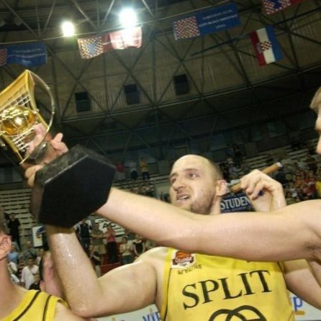 <p>Proslava titule - Zdovc, Rađa, Žižić</p>