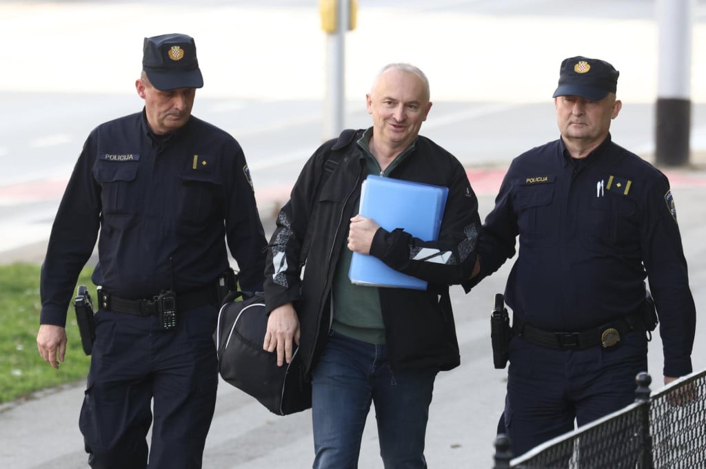 <p>Vinko Grgić s osmijehom je i&scaron;ao u pritvor jer zna da bolju reklamu za lokalne izbore ne može dobiti</p>