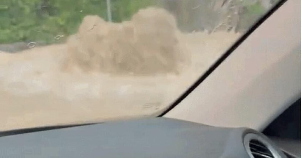 <p>Automobili su upadali u bujične nanose<br>
&nbsp;</p>