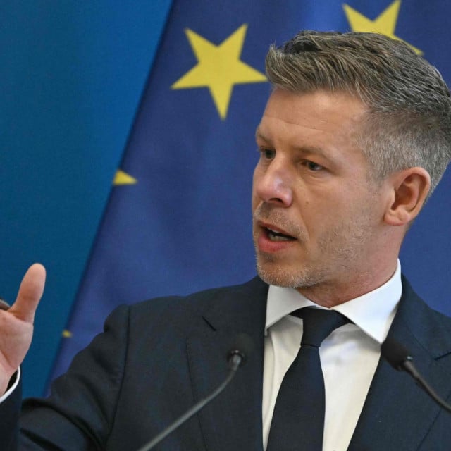 <p>Mađarski premijer Peter Magyar obraća se tijekom zajedničke konferencije za medije s irskim premijerom (nije na fotografiji) u Budimpe&scaron;ti 4. lipnja 2026. godine. (
