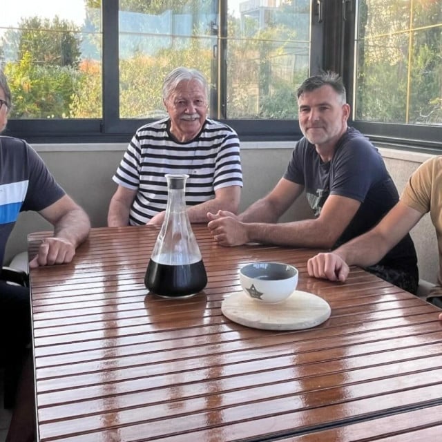 <p>Četiri generacije glazbene obitelji Cukrov (Bore, Ive, Neven i Toma)</p>