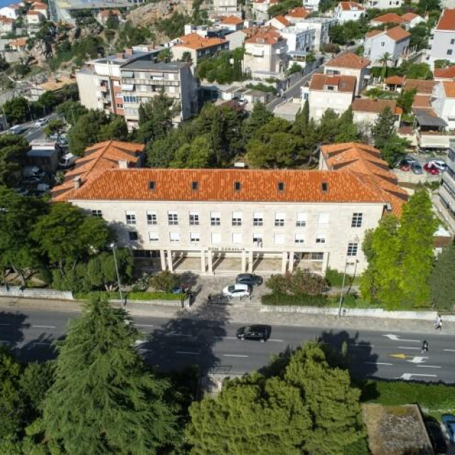 <p>Dom zdravlja Dubrovnik dijeli probleme nedostatka liječnika specijalista s ostatkom Hrvatske</p>