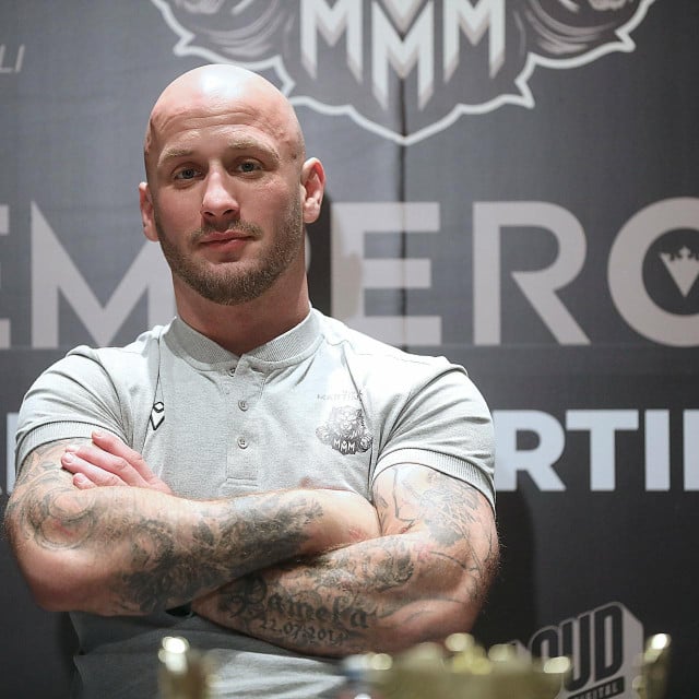 <p><strong>Marko Martinjak na malom nogometu te&scaron;ko je ozlijedio&nbsp;igrača&nbsp; koji se sada oglasio priopćenjem da demantira netočne medijske napise&nbsp;</strong></p>

<p>&nbsp;</p>

<p>&nbsp;</p>