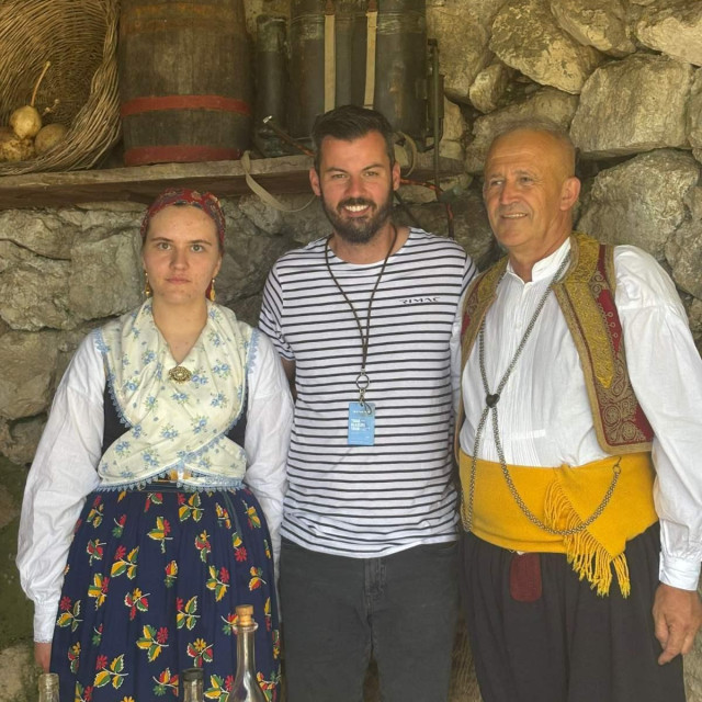 <p>Mate Rimac posjetio seoski turizam obitelji Katičić u Smokovljanima</p>