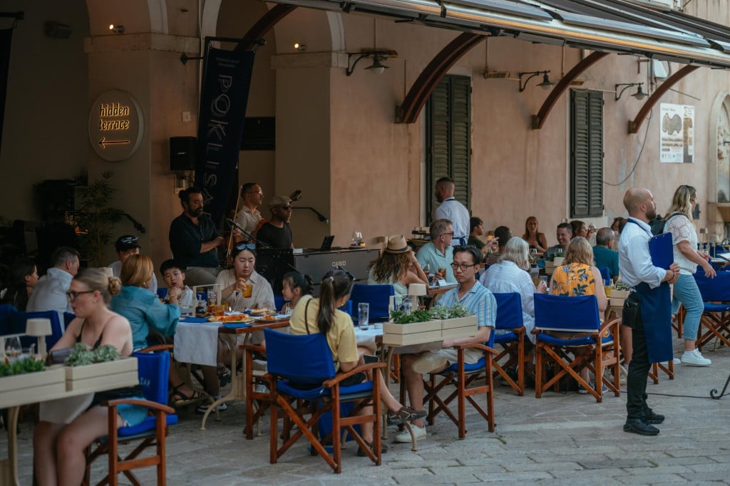 <p>Upravo je stabilnost radne snage postala jedan od ključnih preduvjeta uspje&scaron;ne turističke sezone...</p>