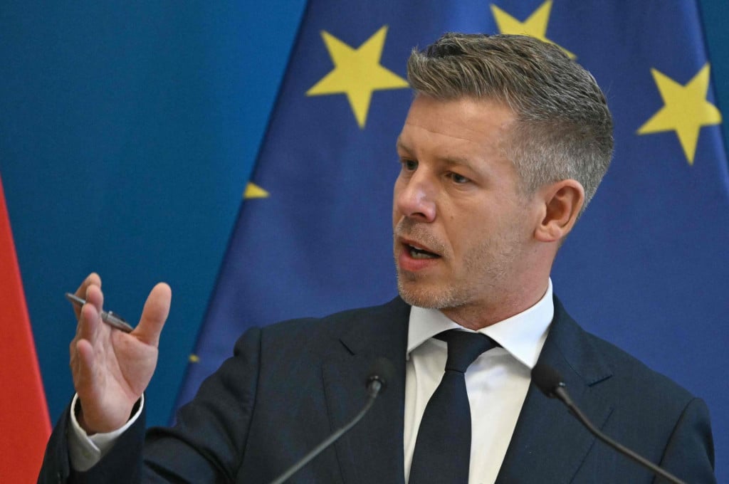 <p>Mađarski premijer Peter Magyar obraća se tijekom zajedničke konferencije za medije s irskim premijerom (nije na fotografiji) u Budimpe&scaron;ti 4. lipnja 2026. godine. (
