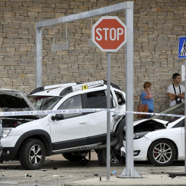 <p>Zadar, 050626.<br>
Teska prometna nesreca na parkiralistu trgovinskog centra Supernova.<br>