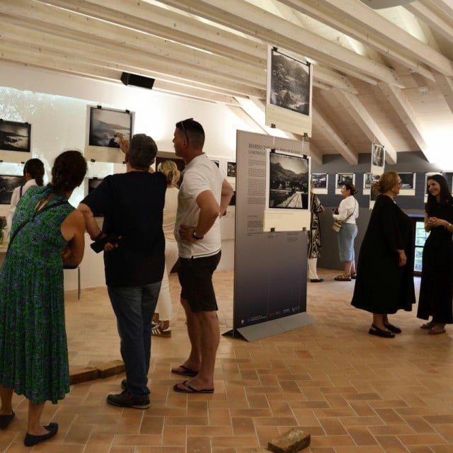 <p>Izložba &rdquo;Iza objektiva: Jero Pugliesi, učeni gospari i Tempi passati&rdquo;</p>