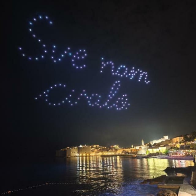 <p>Dron show nakon vjenčanja Borne Sose i Ivone &Scaron;imunović</p>