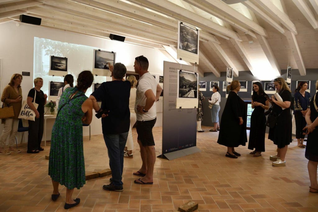 <p>Izložba &rdquo;Iza objektiva: Jero Pugliesi, učeni gospari i Tempi passati&rdquo;</p>