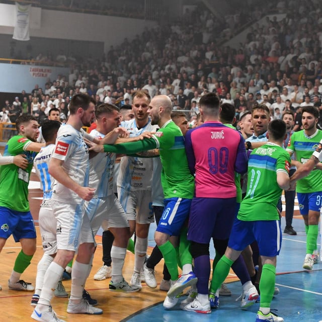 <p>Rijeka, 060626.<br>
Dvorana Mladost.<br>
Futsal, peta finalna utakmica: Rijeka - Olmissum.<br>