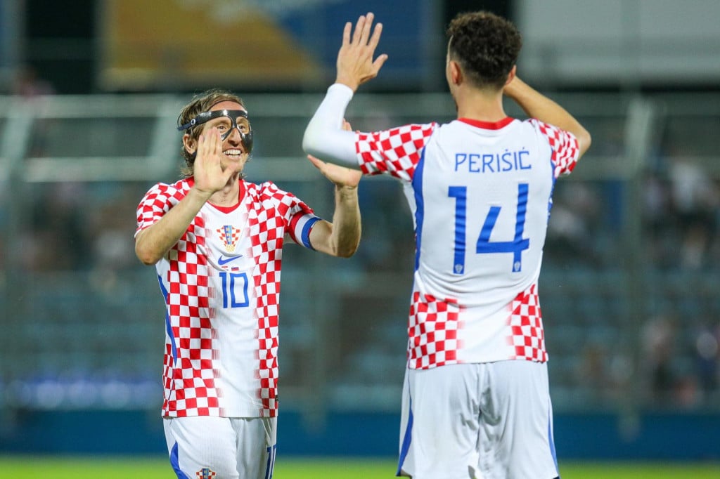 <p>Varazdin, 070626.<br>
Gradski stadion.<br>
Prijateljska nogometna utakmica uoci Svjetskog prvenstva, Hrvatska - Slovenija.<br>
Na fotografiji: slavlje pogodka Luke Modrica.<br>