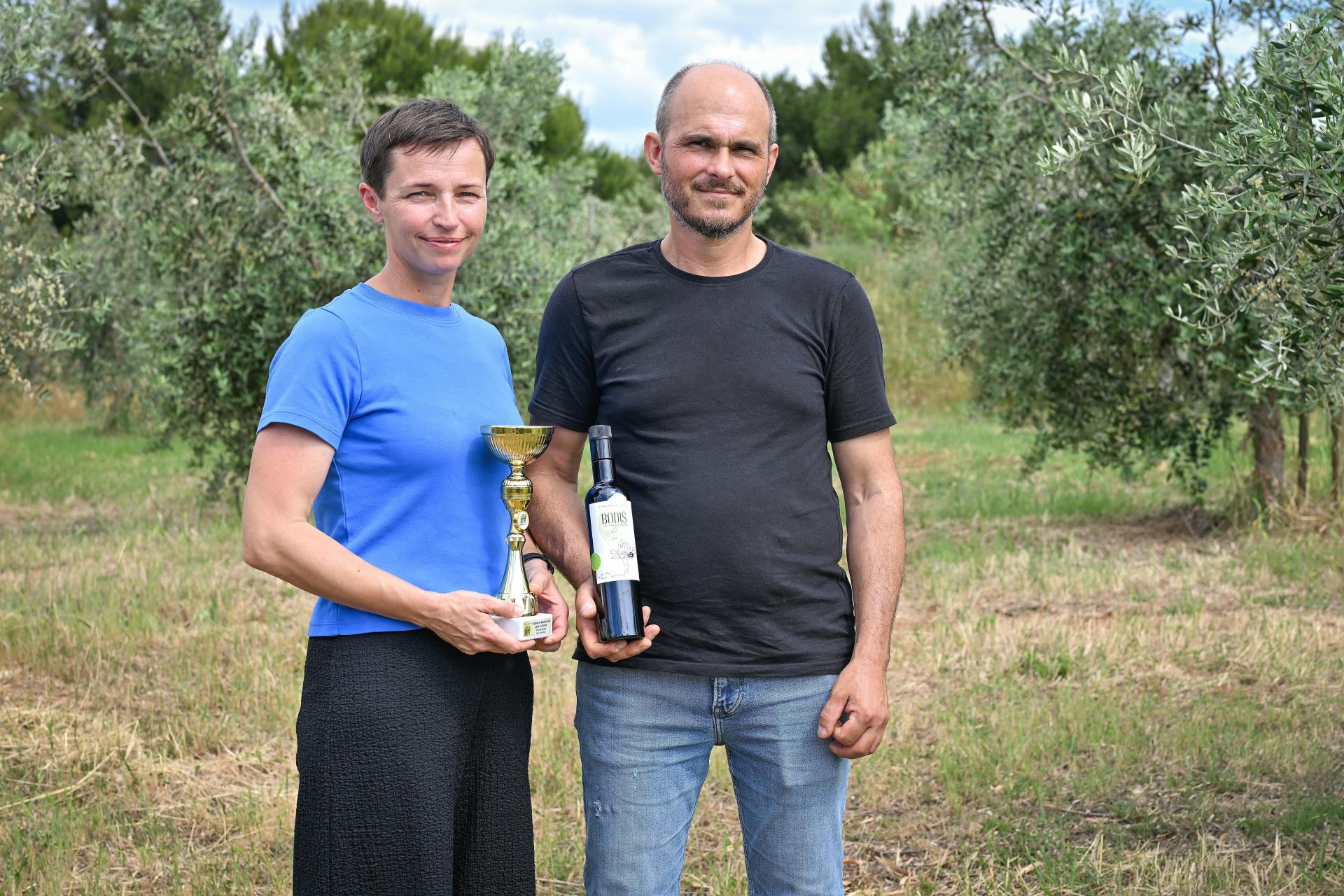 Kod vrijednih pulskih šampiona Nikole i Ane Bodiš probali smo med i vrhunsko ulje: Živimo od poljoprivrede, težak posao ali ga volimo!