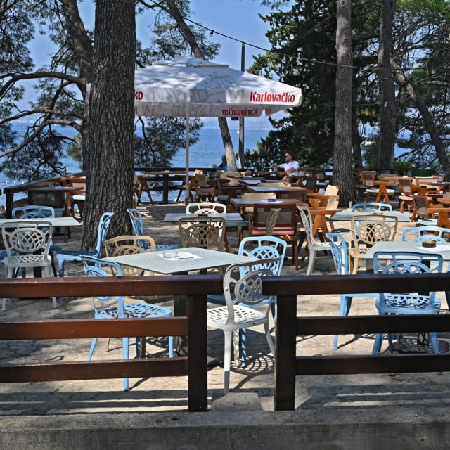 <p>Plaža Bene i tamo&scaron;nji ugostiteljski objekt</p>