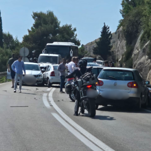 <p>Prometna nesreća na magistrali nedaleko vidikovca</p>