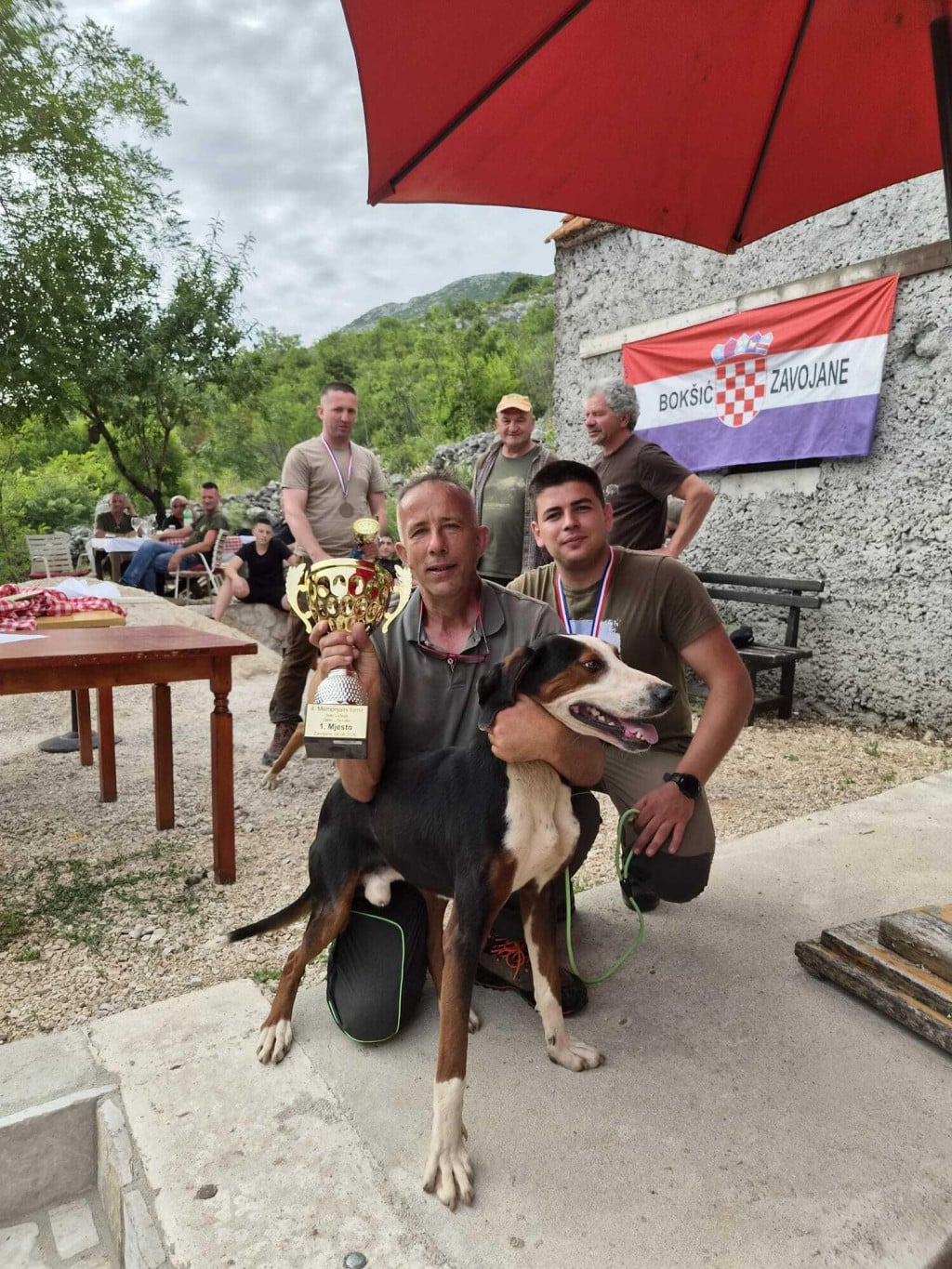 <p>Organizator Dragan Bok&scaron;ić Ra&scaron;o s&nbsp;pobjednikom,&nbsp;24-godi&scaron;njim Pavlom Katićem iz Knina</p>