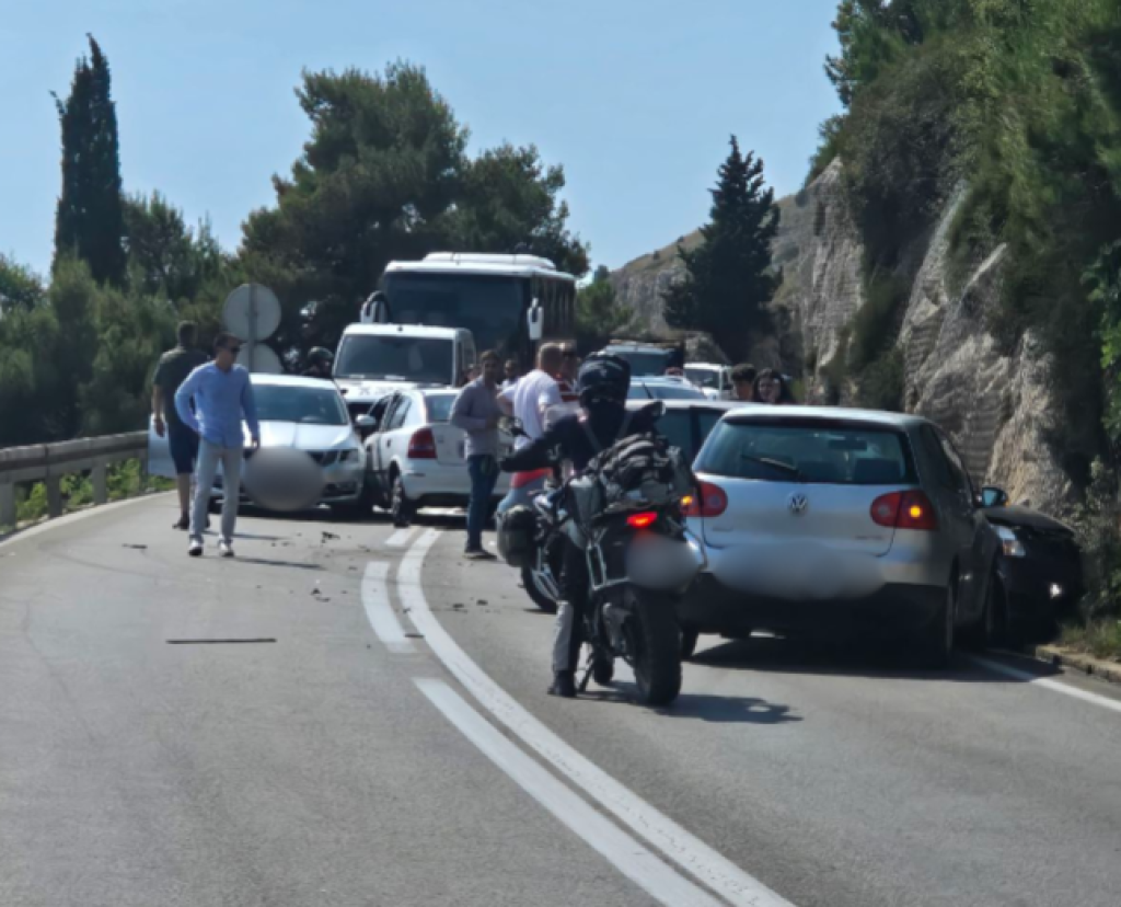 <p>Prometna nesreća na magistrali nedaleko vidikovca</p>