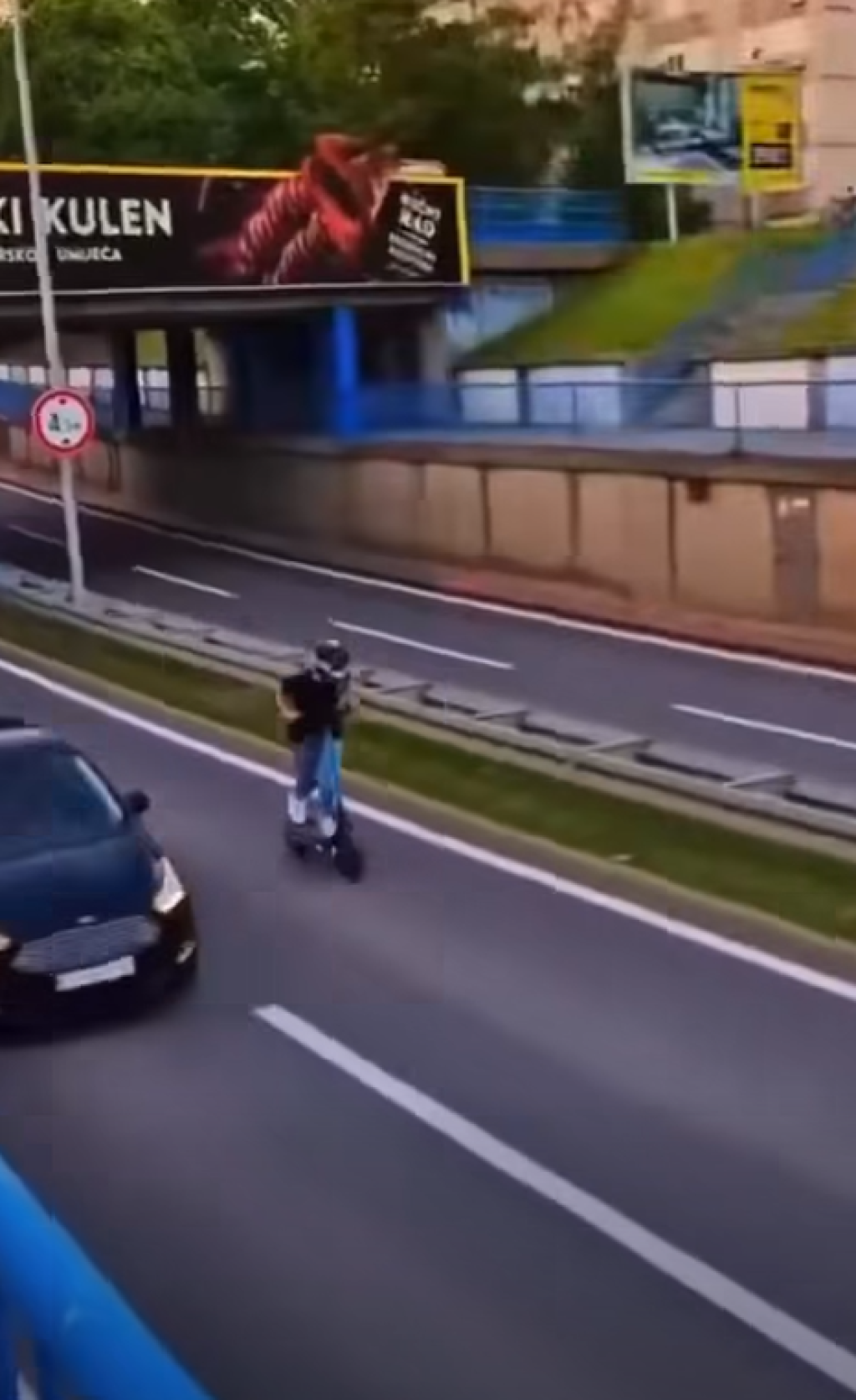 <p>Mladi je vozač pretekao automobil kao da je riječ o romobilu<br>
&nbsp;</p>