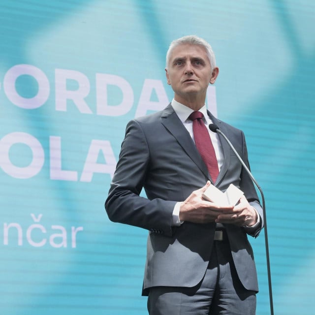 <p>Gordan Kolak</p>