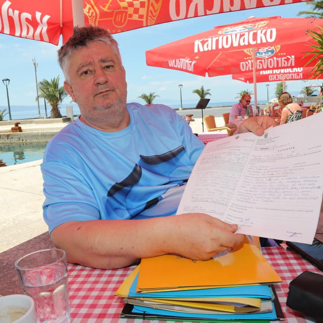 <p>Vladimir Bilić: &lsquo;Počinjem &scaron;trajkati glađu i lancima ću se vezati za ulaz Općine jer stvarno ne znam &scaron;to mi je činiti&lsquo;</p>
