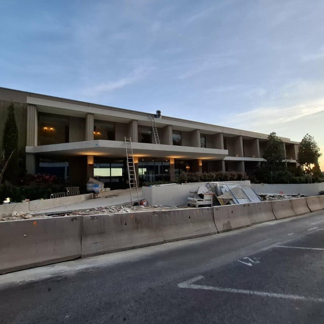 <p>Hotel Argentina, uklonjena dizalica</p>