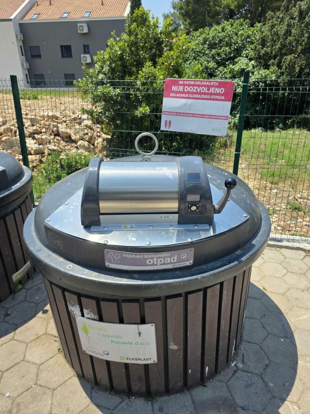 <p>U Konavlima počeo novi sustav prikupljanja komunalnog otpada za kategoriju kućanstvo</p>