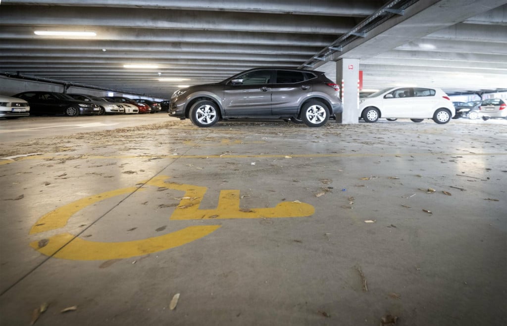 <p>U Zadru, &Scaron;ibeniku, Splitu i Dubrovniku kupnja garaže za mnoge građane postala je gotovo nedostižan luksuz</p>