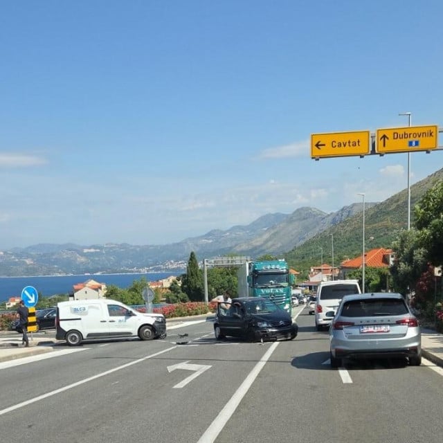 <p>Prometna nezgoda na ulazu u Cavtat</p>