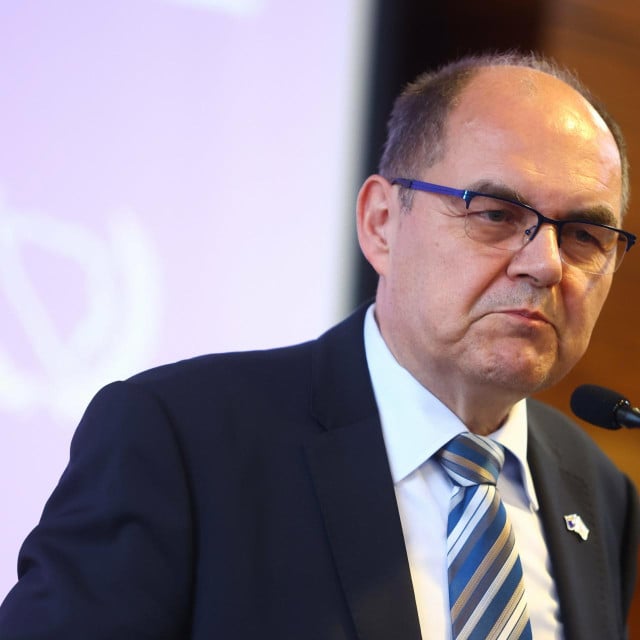 <p>&nbsp;Christian Schmidt&nbsp; je morao otići iz BiH, a njegov nasljednik jo&scaron; se traži&nbsp;</p>