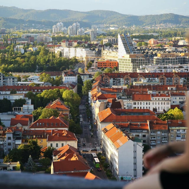 <p>Panorama Ljubljane - tako blizu...</p>

<p>&nbsp;</p>

<p>&nbsp;</p>