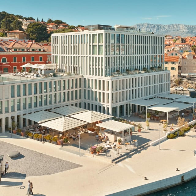 <p>Hotel Ambasador</p>