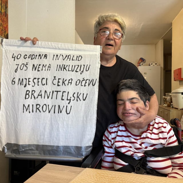 <p>Ljiljana Gabrić s kćerkom Željkom o kojoj se skrbi</p>