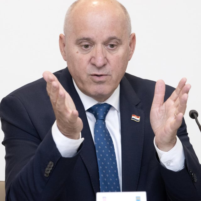 <p>Bačić: Svi se moraju uključiti u projekt, i gradovi i općine</p>