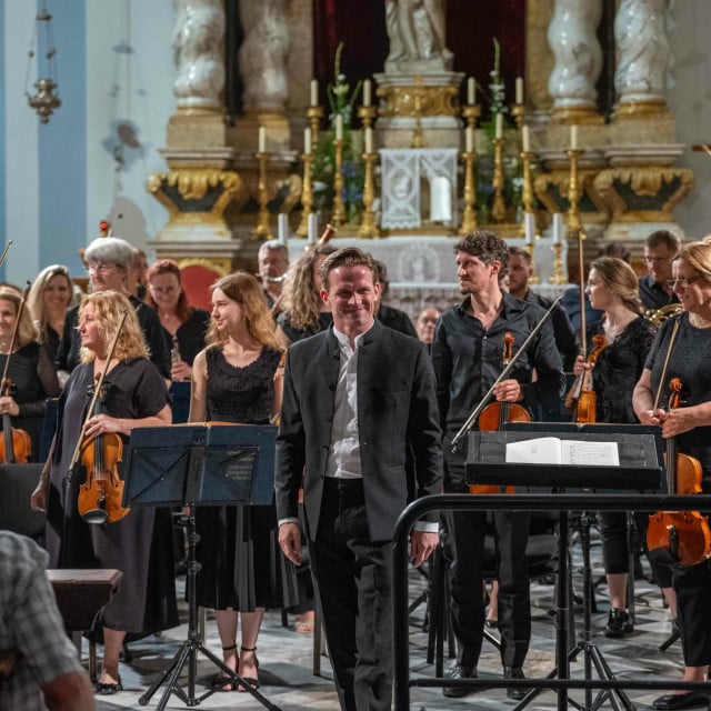 <p>Dubrovački simfonijski orkestar s Valetinom Egelom i Orestom Shourgotom priredio koncert za pamćenje</p>