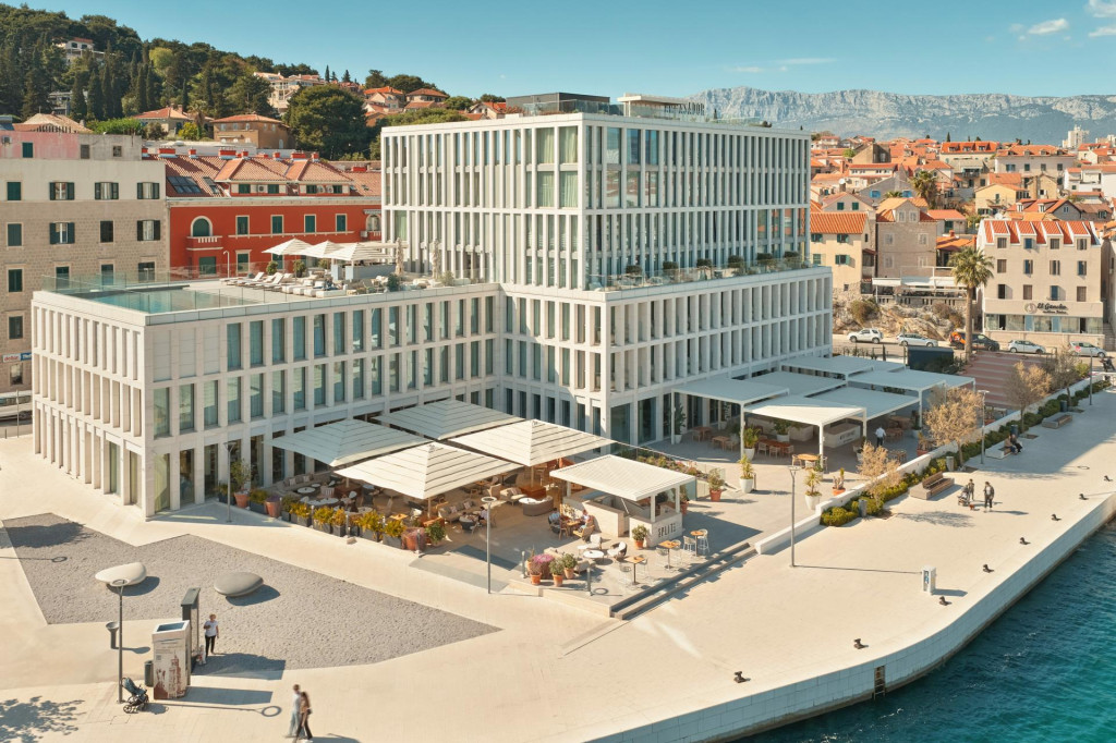 <p>Hotel Ambasador</p>