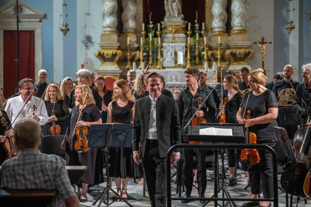 <p>Dubrovački simfonijski orkestar s Valetinom Egelom i Orestom Shourgotom priredio koncert za pamćenje</p>