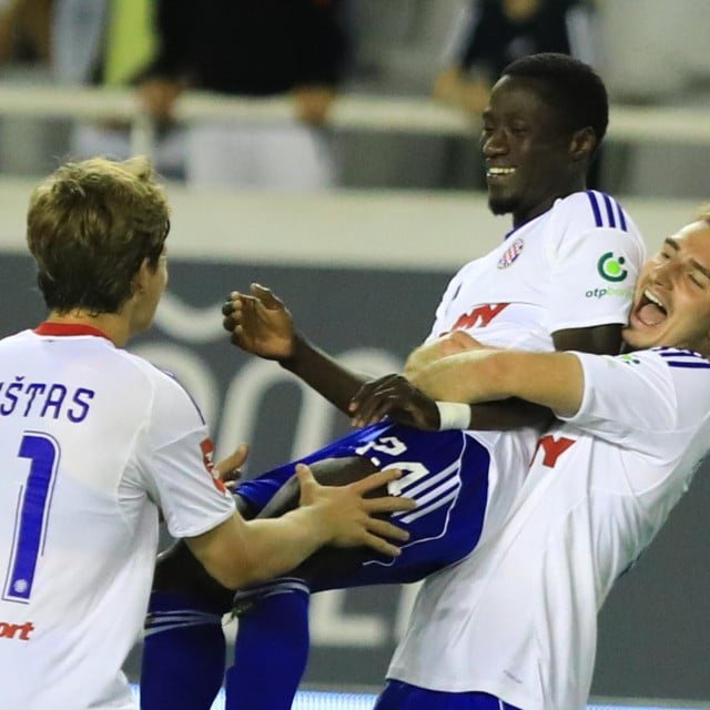 31641601