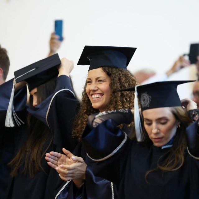 <p>Na Sveučili&scaron;tu u Zadru svečano je promovirano 175 magistrica i magistara različitih struka</p>