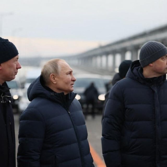<p>&nbsp;</p>

<p>Putin na Kerčkom mostu: danas prilično rizična misija</p>