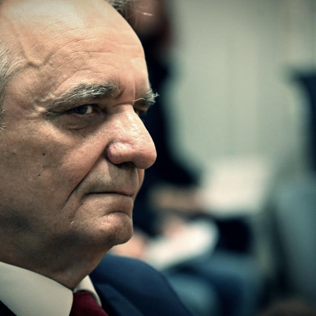<p>Glava&scaron; je jedan od onih izopačenih tipova kakvi u svim ratovima prepoznaju svoju &scaron;ansu...</p>