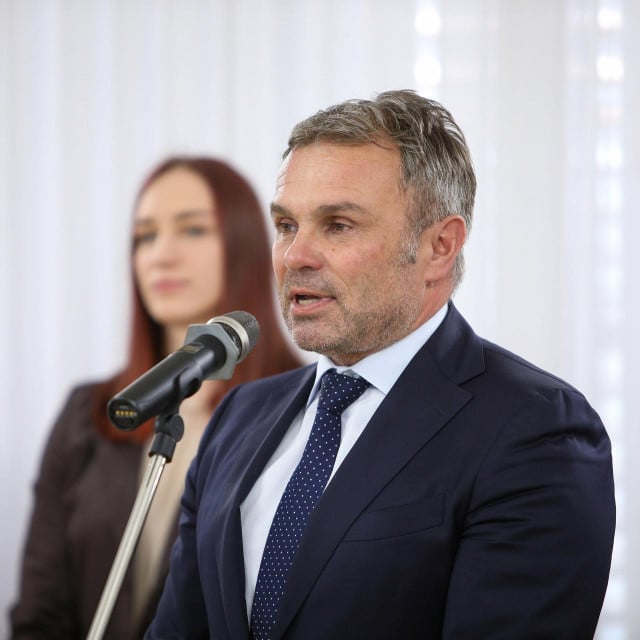 <p>Uskokovi istražitelji pretragom laptopa&nbsp;Vedrana Pavleka&nbsp;otkrili su&nbsp;da je on izvlačio novac iz skija&scaron;kog saveza od 2001. godine&nbsp;</p>

<p>&nbsp;</p>