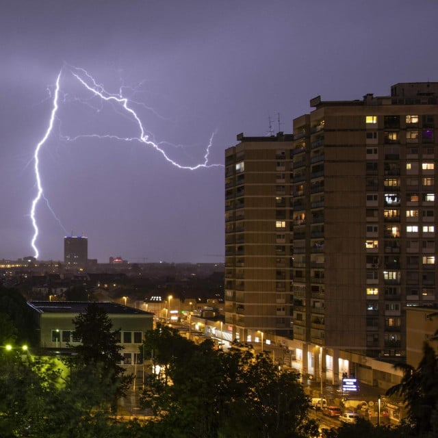 <p>U zagrebačkoj regiji za grmljavinsko nevrijeme vjerojatnost je veća od 80 posto. Prijeti i tuča, osobito u Hrvatskom zagorju, Međimurju i Podravini</p>