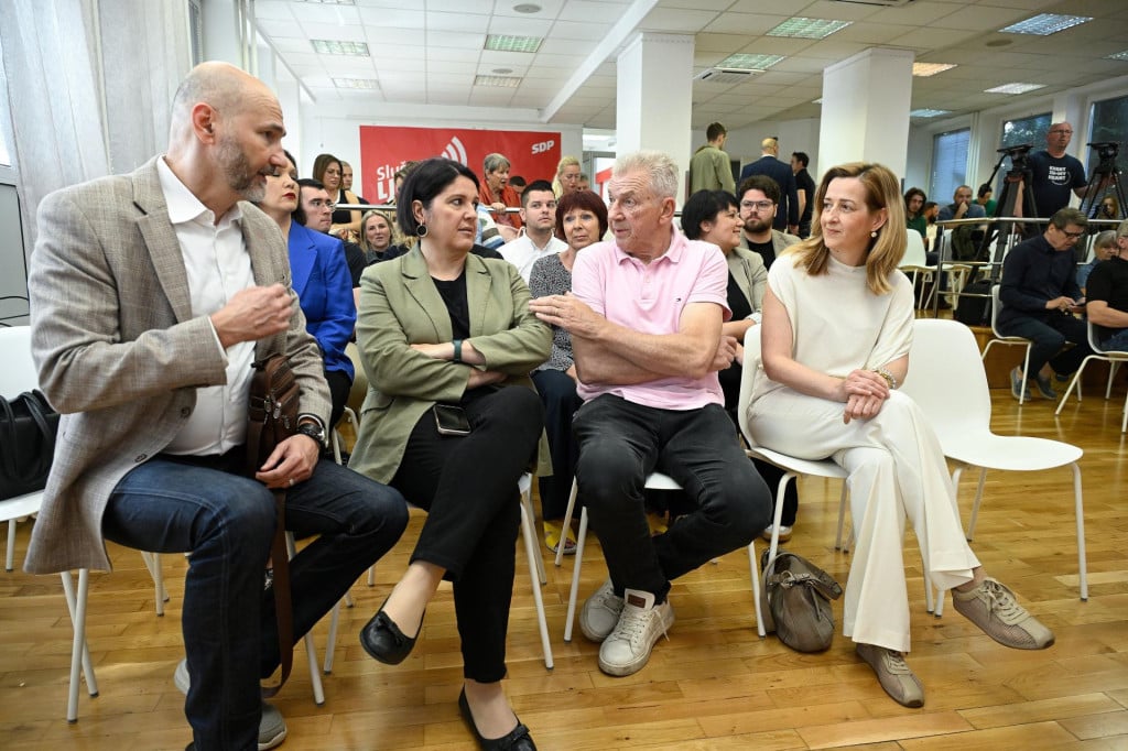 <p>Jo&scaron;ko Klisović, Marija Lugarić, Ranko Ostojić, Sabina Glasovac</p>