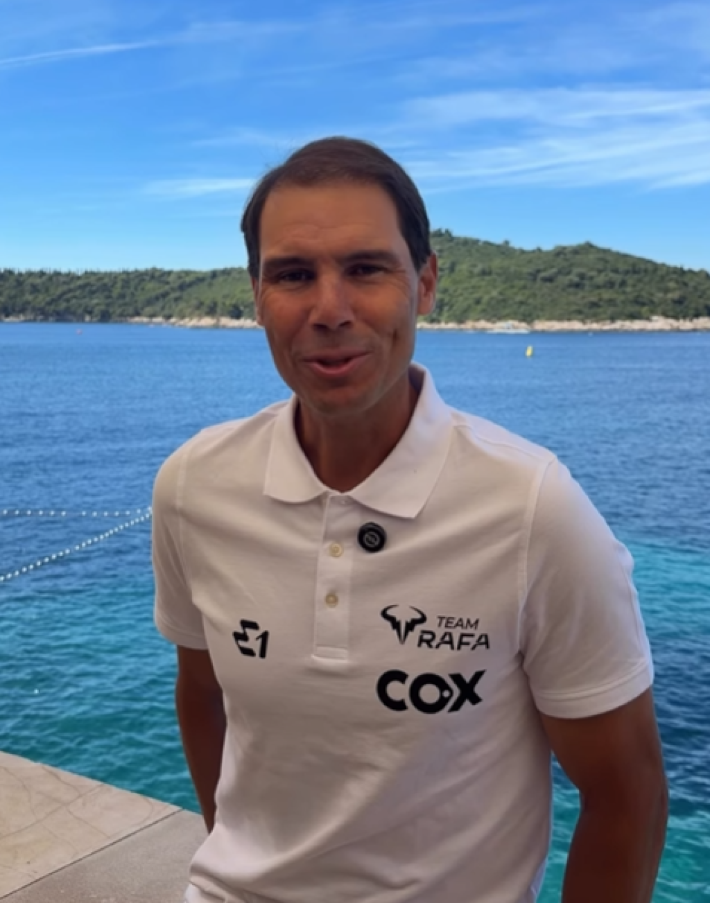 <p>Rafael Nadal s Lokrumom u pozadini</p>