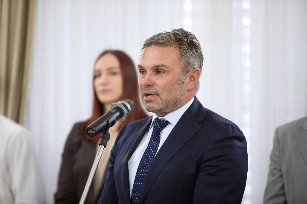 <p>Uskokovi istražitelji pretragom laptopa&nbsp;Vedrana Pavleka&nbsp;otkrili su&nbsp;da je on izvlačio novac iz skija&scaron;kog saveza od 2001. godine&nbsp;</p>

<p>&nbsp;</p>