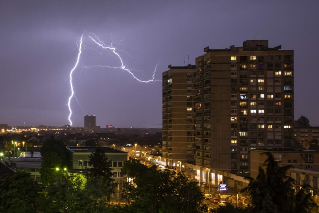 <p>U zagrebačkoj regiji za grmljavinsko nevrijeme vjerojatnost je veća od 80 posto. Prijeti i tuča, osobito u Hrvatskom zagorju, Međimurju i Podravini</p>
